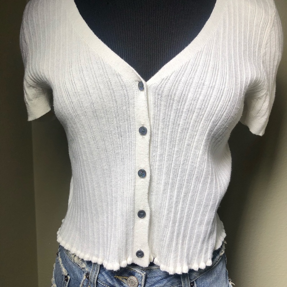 American Eagle white button top
